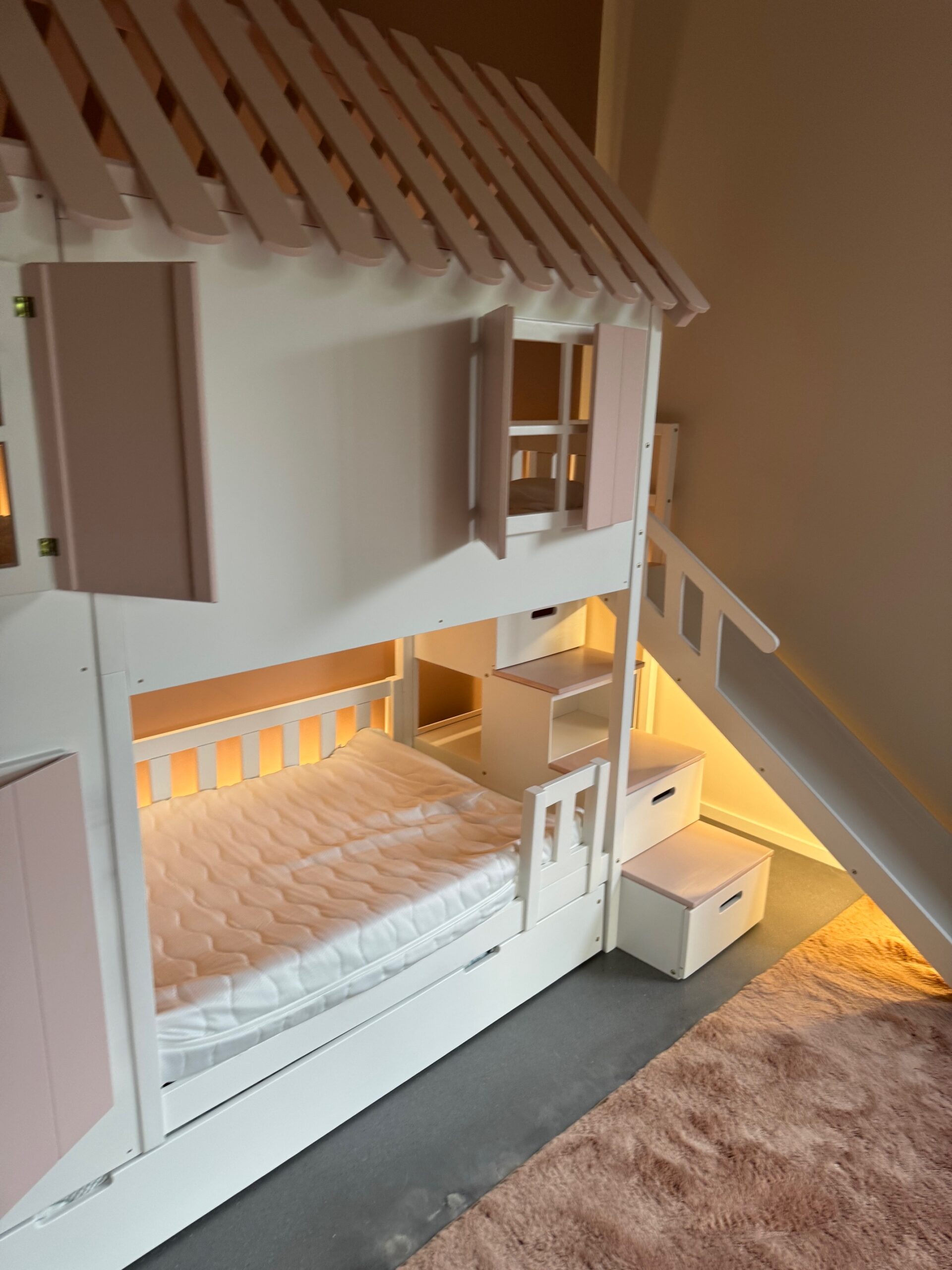 bezpieczne łóżko piętrowe dla dziewczynek